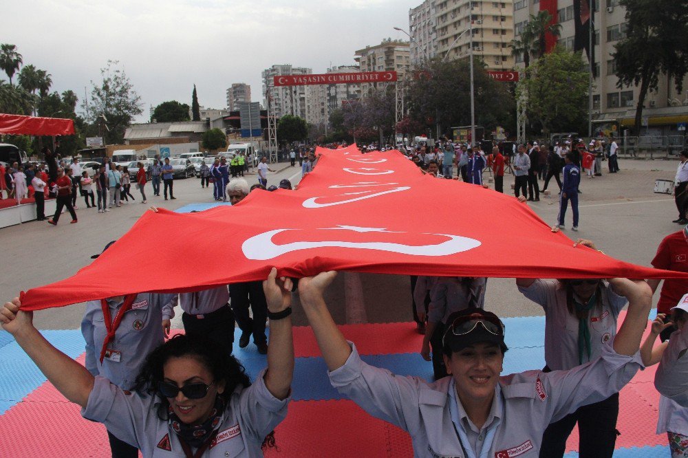 Adana’da 19 Mayıs Coşkusuna İzmir Marşı Damgası