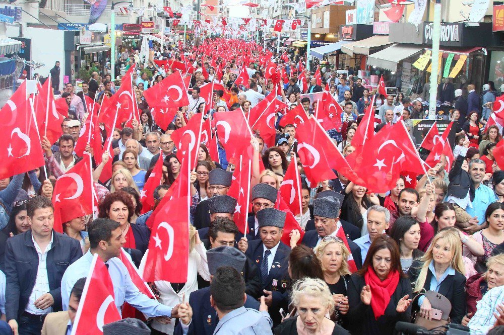 İzmir’in İlçelerini 19 Mayıs Coşkusu Sardı