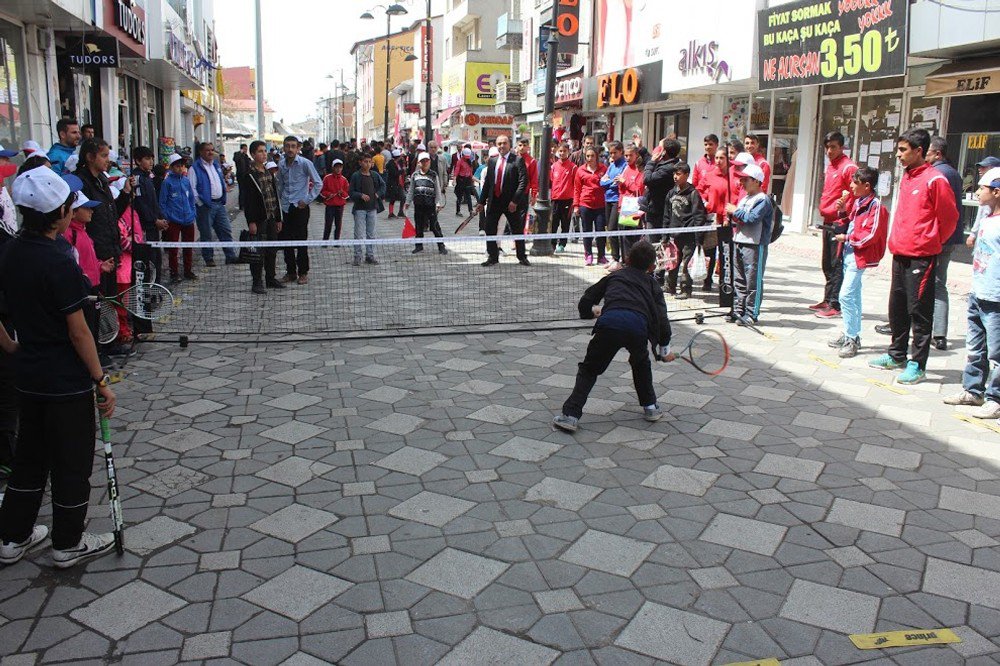 Ağrı’da 19 Mayıs Stantları İlgi Odağı Oldu