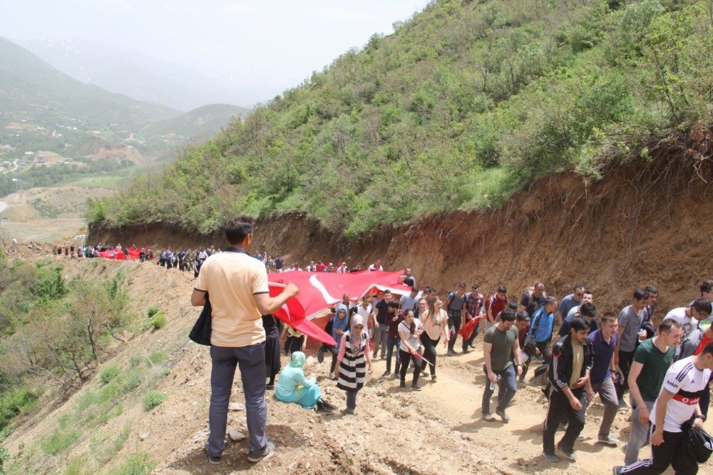 Hakkari’de Asker Ve Vatandaş 19 Mayıs İçin Yürüdü