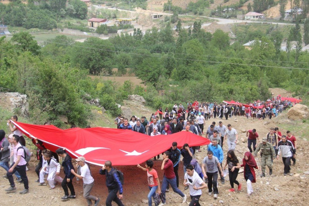 Hakkari’de Asker Ve Vatandaş 19 Mayıs İçin Yürüdü