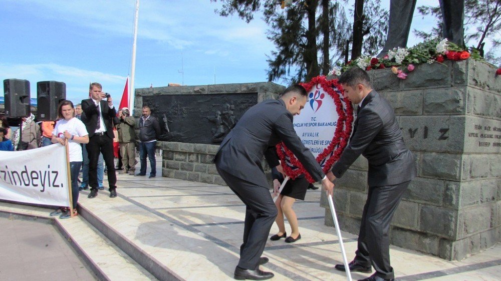 Ayvalık’ta 19 Mayıs Töreni