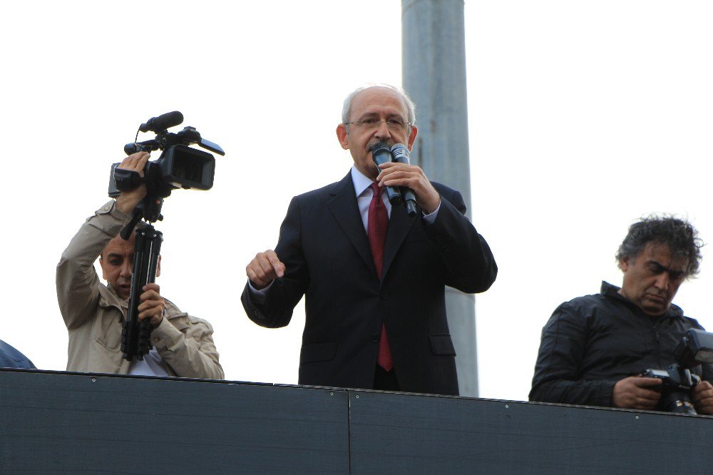 Kılıçdaroğlu, Beşiktaş’taki 19 Mayıs Kutlamalarına Katıldı