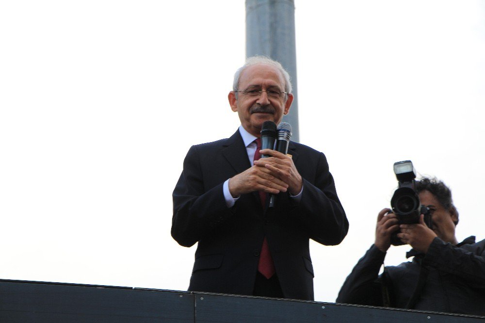 Kılıçdaroğlu, Beşiktaş’taki 19 Mayıs Kutlamalarına Katıldı