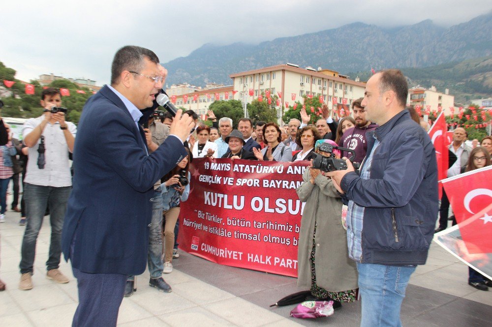 Chp’liler Güzergahı Beğenmedi, Trafiği Felç Etti