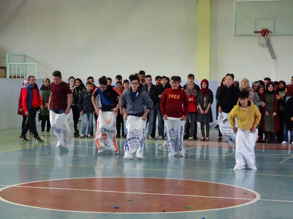 Törene, Çuvalla Koşma, Balon Patlatma, Yumurta Taşıma Ve Halat Çekme Yarışması Damga Vurdu