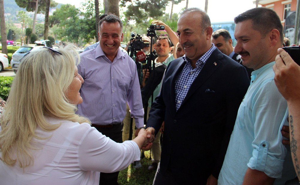 Bakan Çavuşoğlu Alanya’daki Yerleşik Almanlarla Görüştü