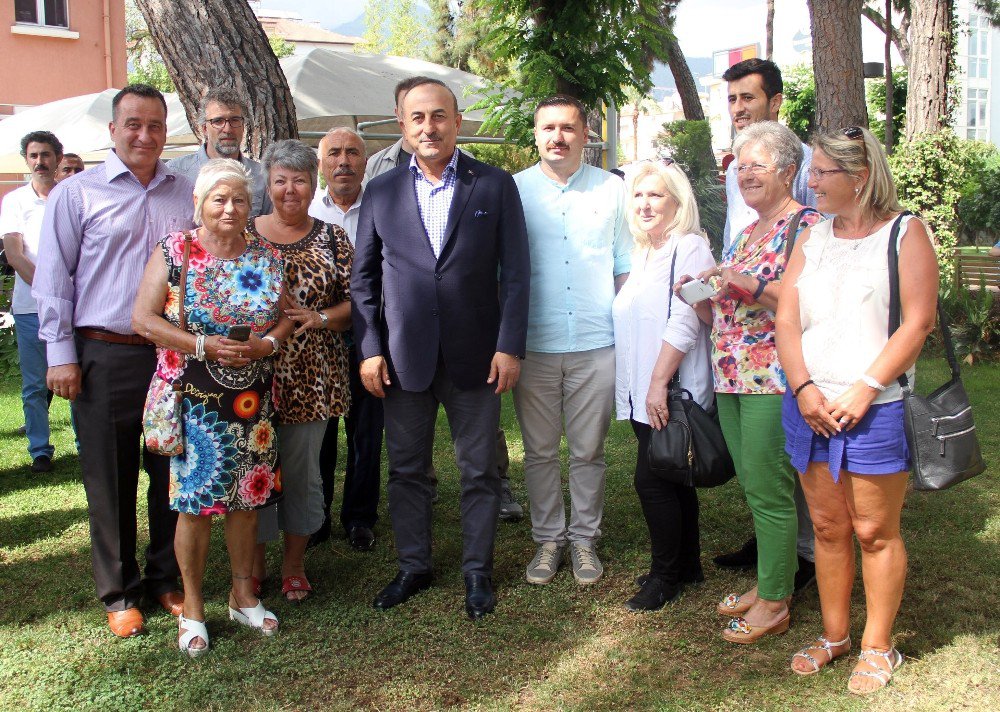 Bakan Çavuşoğlu Alanya’daki Yerleşik Almanlarla Görüştü