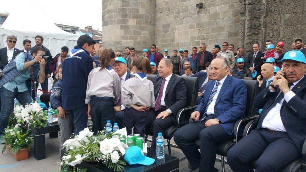 Erzurum İzcileri 19 Mayıs Etkinliklerine Renk Kattı