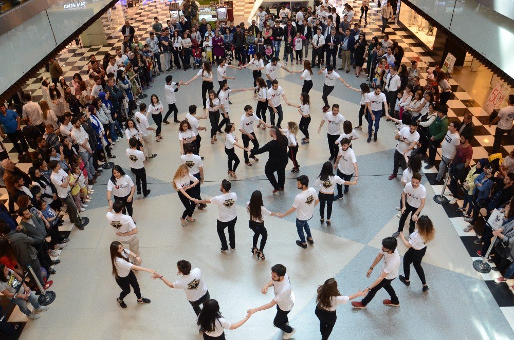 19 Mayıs Bayramını Salsa Yaparak Geçirdiler