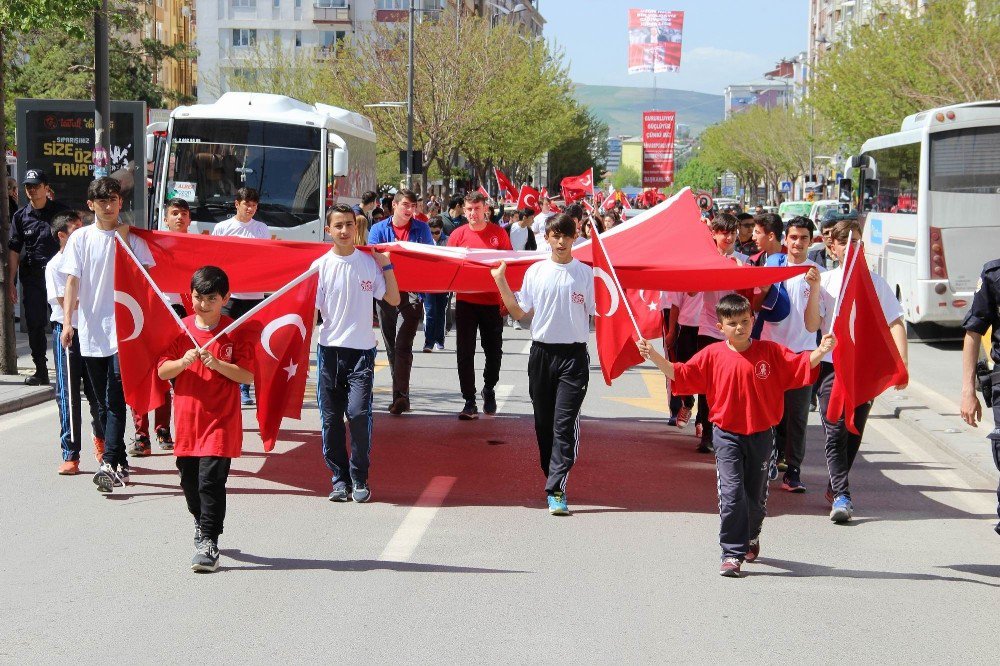 Sivas’ta 19 Mayıs Tekbirlerle Kutlandı