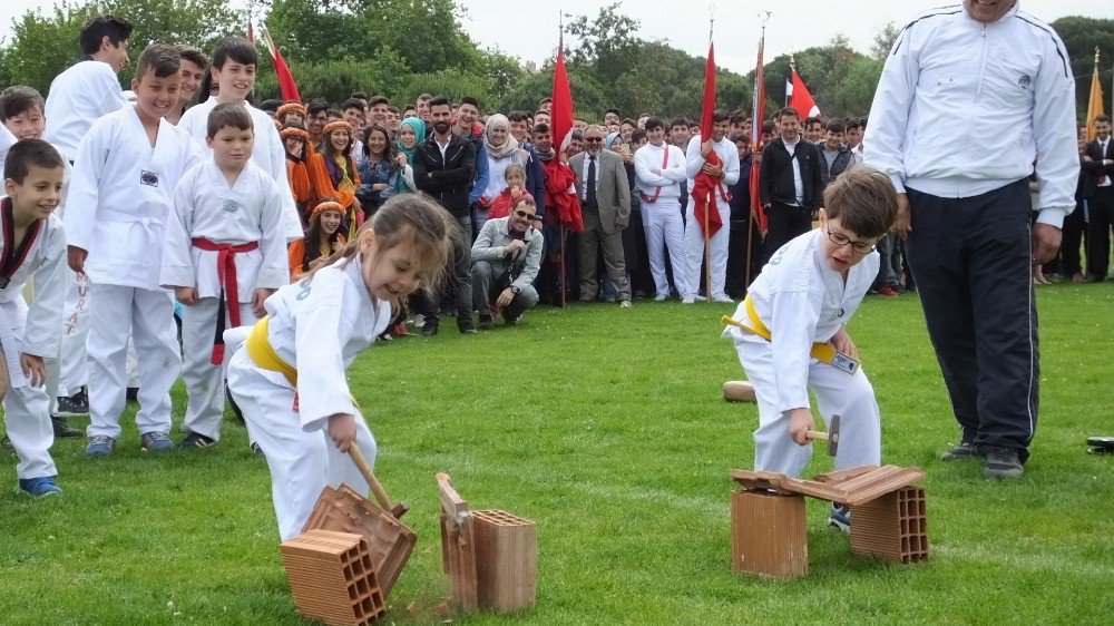 Burhaniye’de 19 Mayıs Coşkusu