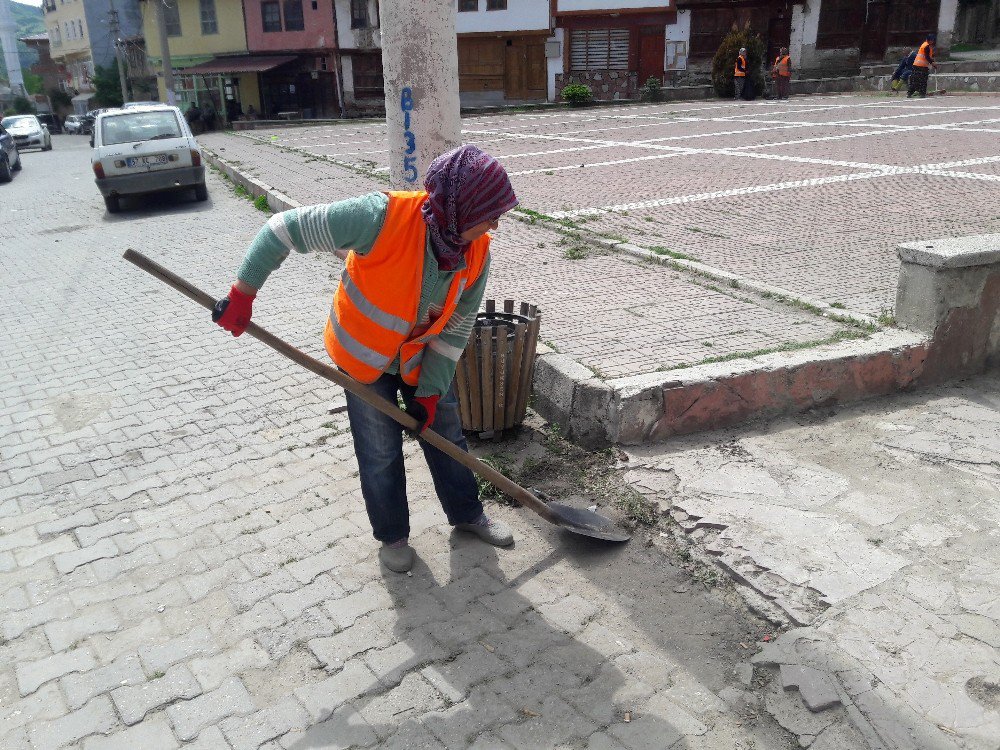 İlçenin Temizliği Kadınlardan Soruluyor