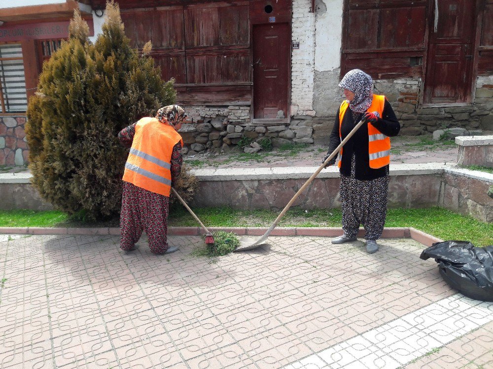 İlçenin Temizliği Kadınlardan Soruluyor