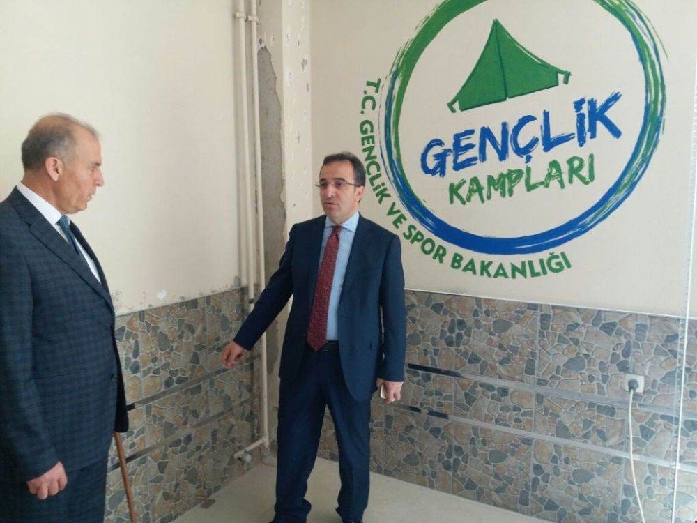 Vali Çataklı Spor Tesislerinde İncelemelerde Bulundu