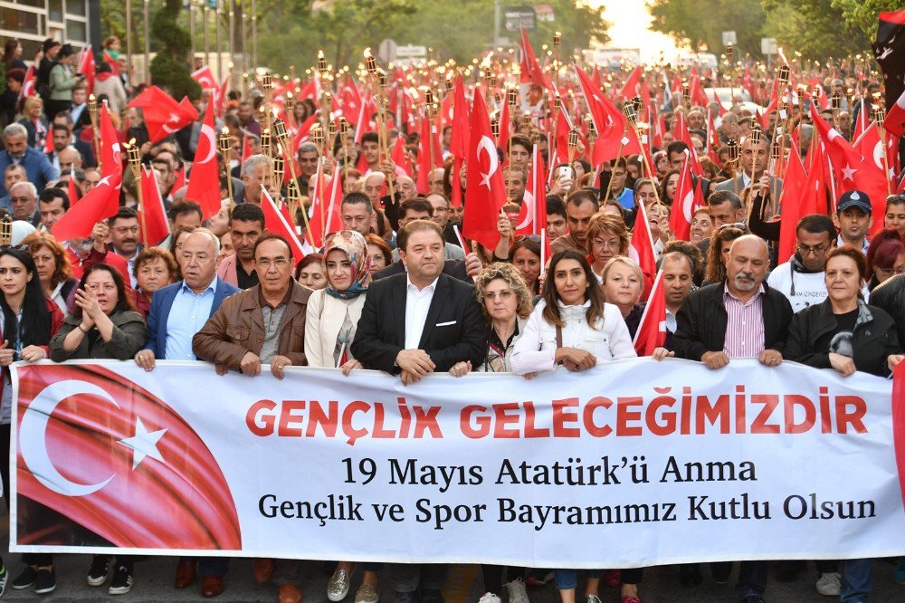 19 Mayıs Maltepe’de ‘Meşaleli Yürüyüş’ İle Kutlandı