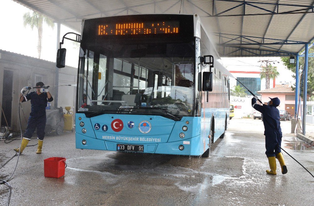 Mersin’de Belediye Otobüsleri Dezenfekte Ediliyor