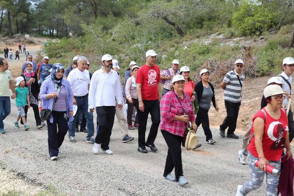 Mezitli Belediyesi, 19 Mayıs’ı Doğa Yürüyüşüyle Kutladı