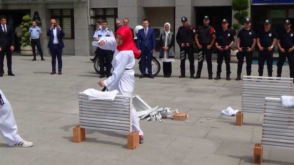 Rekortmen Tekvandocu Mermerleri Bu Kez Şehit Polisler İçin Kırdı