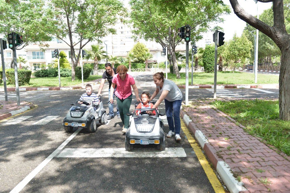 Özel Çocuklar Trafik Park’ta