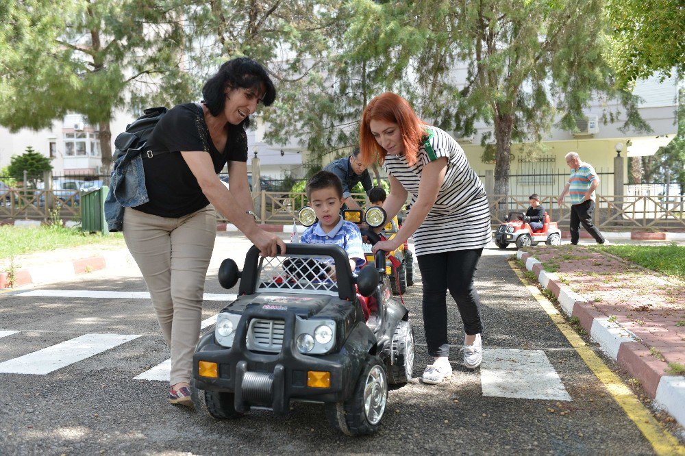 Özel Çocuklar Trafik Park’ta