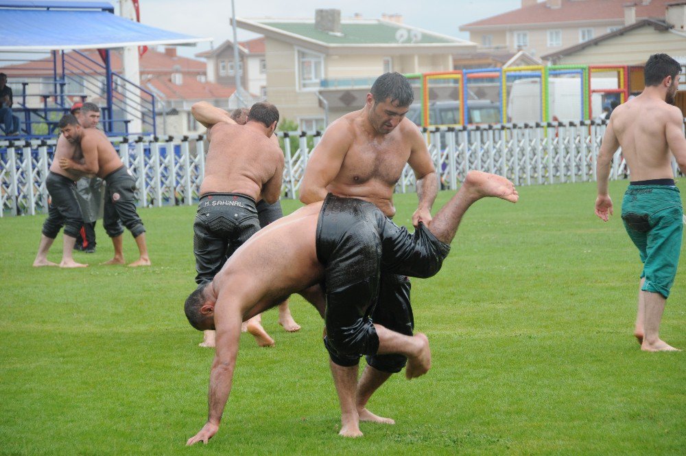 "Dedeler Ve Neneler Koşusu" İle "Yağlı Güreşler" İçin Geri Sayım Başladı