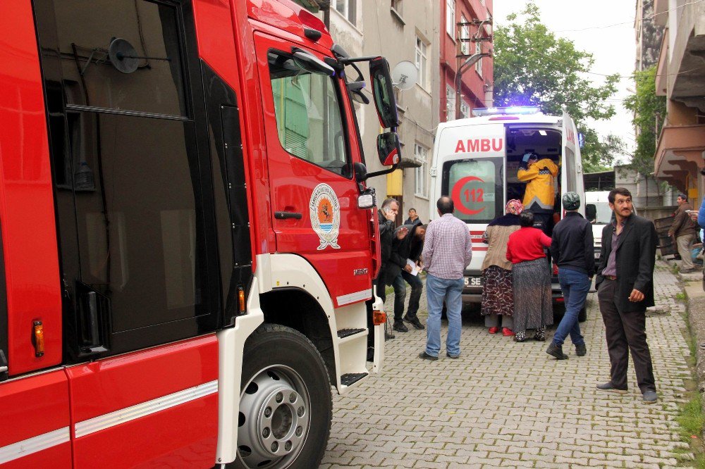 Yangında Evde Mahsur Kalan Yaşlı Adam Hayatını Kaybetti