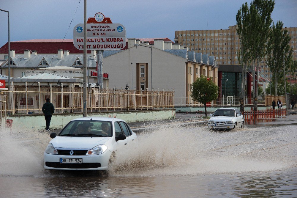Sivas’ta Şiddetli Yağış