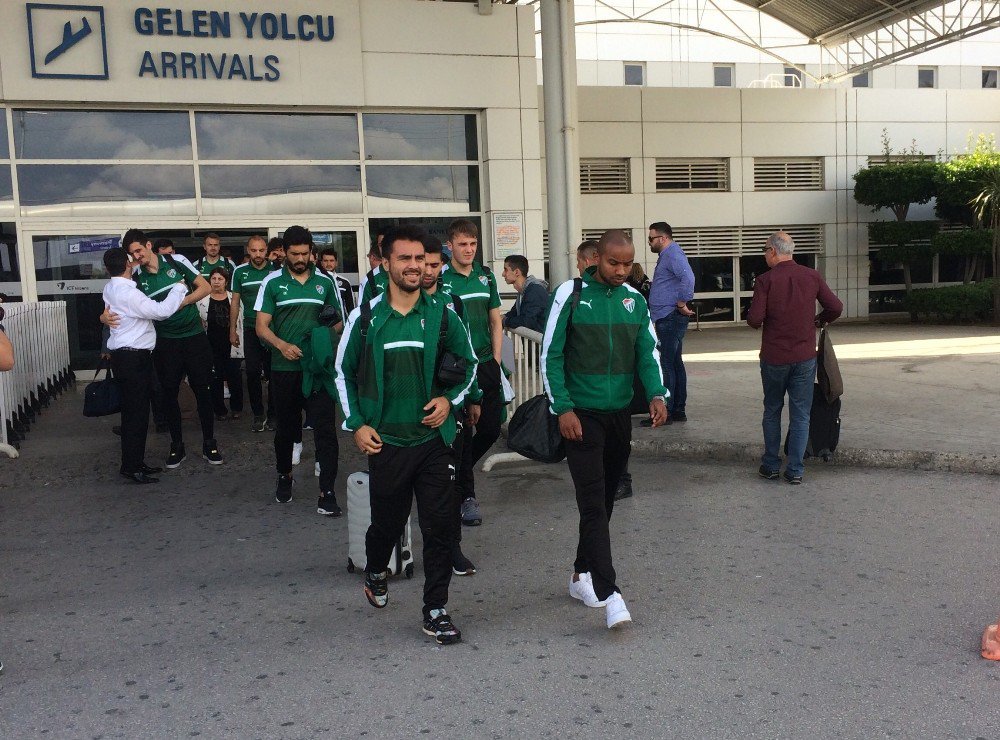 Bursaspor Kafilesi Antalya’ya Geldi