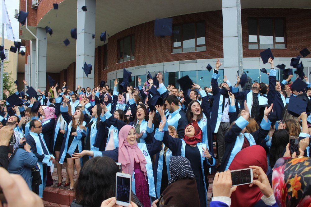 Tavşanlı’da Mezuniyet Coşkusu