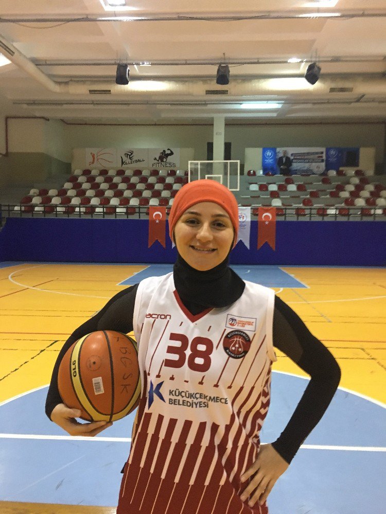 Merve Şapcı: "En Büyük Hayalim Başörtülü Sporcuların Sahalarda Olması”