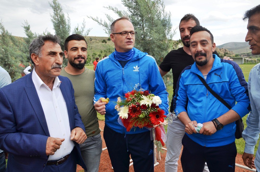 Suriyeli Çocuklardan Evkur Yeni Malatyaspor’a Ziyaret