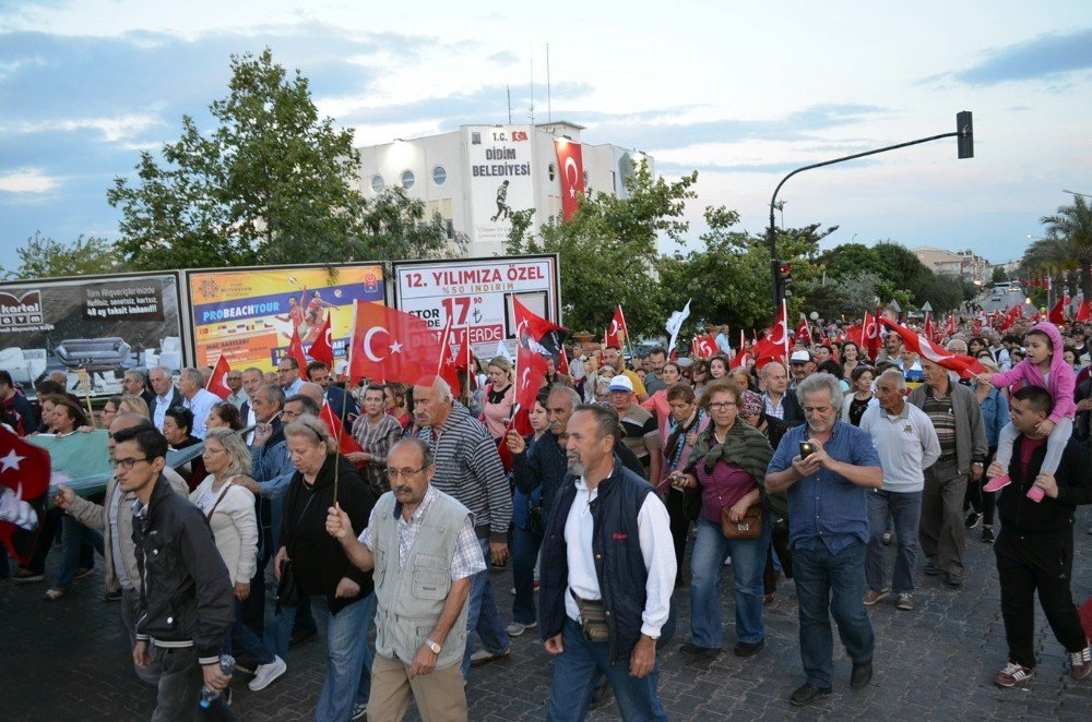 19 Mayıs’ta Didim’de Fener Alayı Düzenlendi