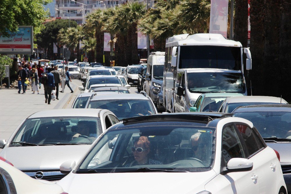 Çanakkale’de Tatilci Yoğunluğu Devam Ediyor