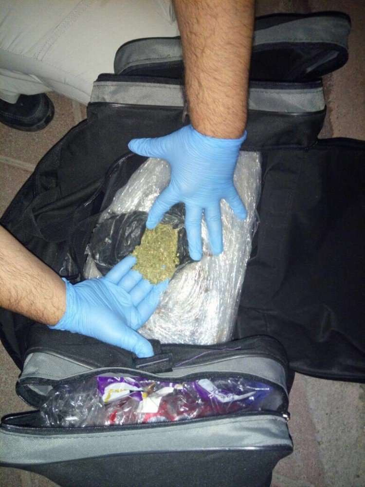 Çantada 4 Kilo 320 Gram Esrar Ele Geçirildi