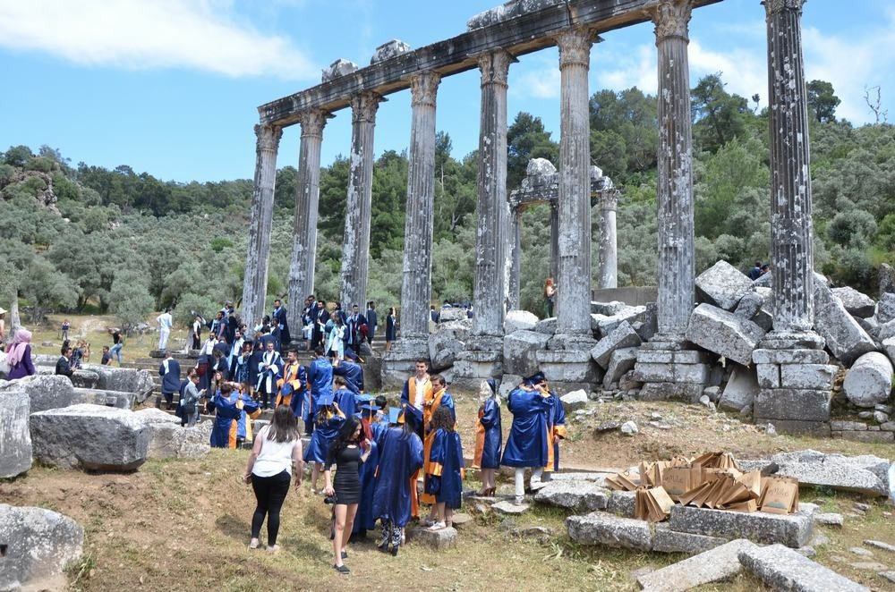 Euromos Antik Kentinde Arkeoloji Öğrencilerinin Kep Sevinci