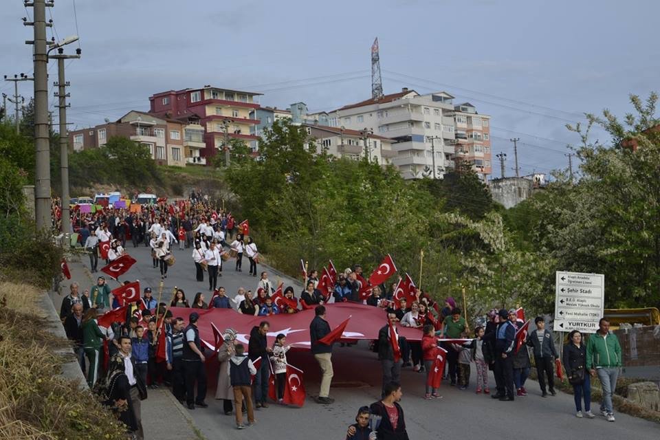 Alaplı’da Fener Alayı Düzenlendi