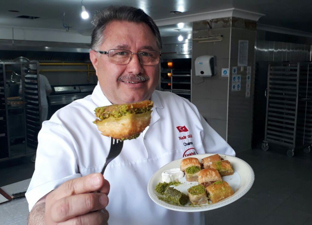 Baklava Ustası Nadir Güllü’den ’Baklava Yemeyin’ Diyen Canan Karatay’a Sert Tepki