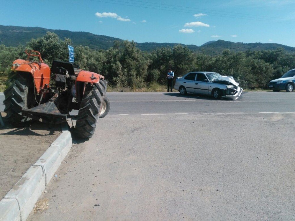 Havran’da Traktör İle Otomobil Çarpıştı: 2 Yaralı