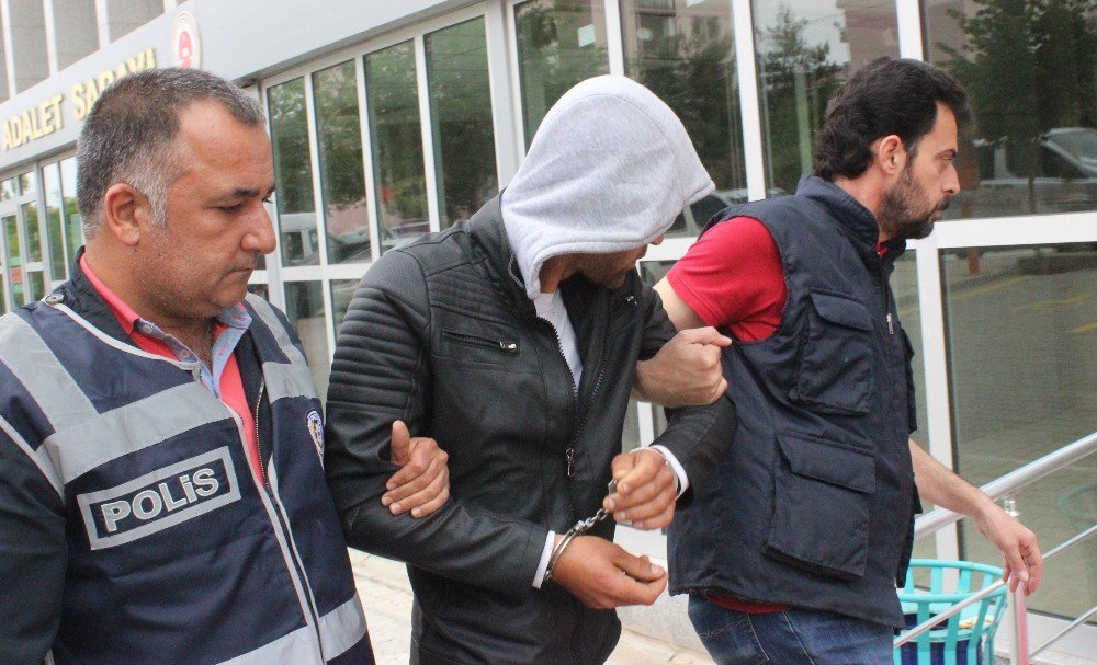 Kaçırmaya Çalıştıkları Kız Karateci Çıkınca Dayak Yediler