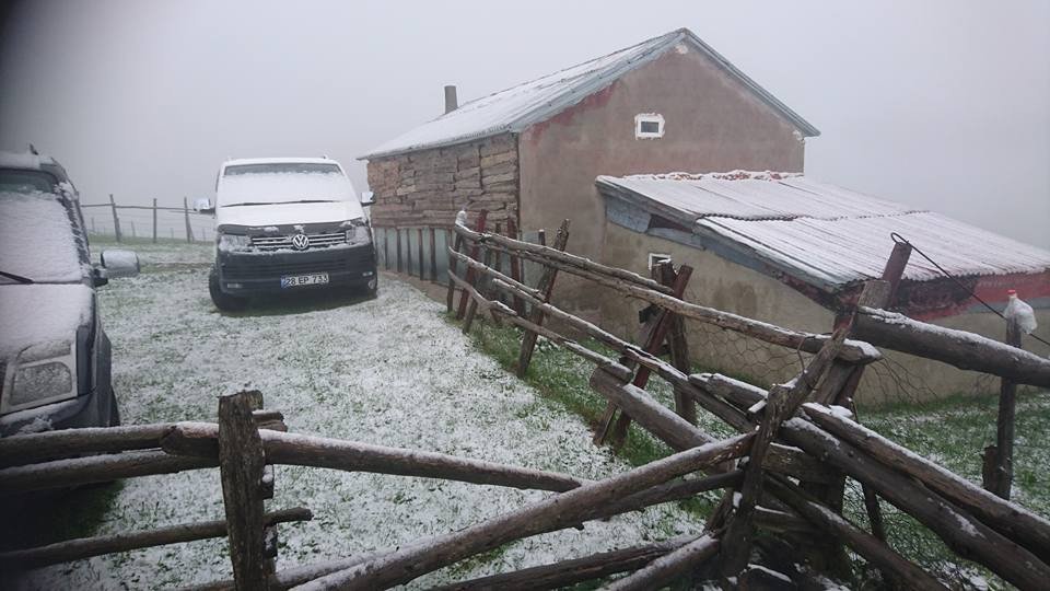 Giresun’da Mayıs Ayında Yaylalara Kar Yağdı