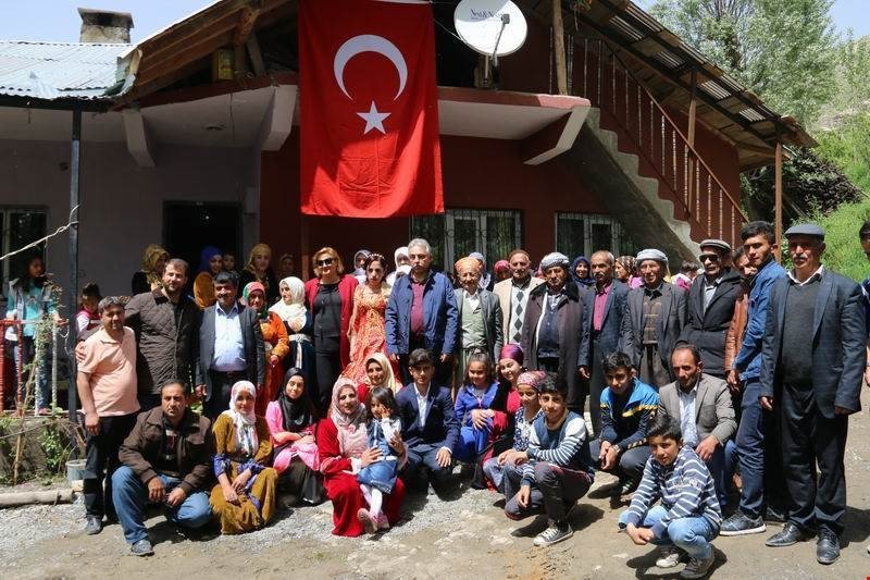 Vali Toprak Ve Eşi Funda Toprak Şehit Kızının Düğün Törenine Katıldı