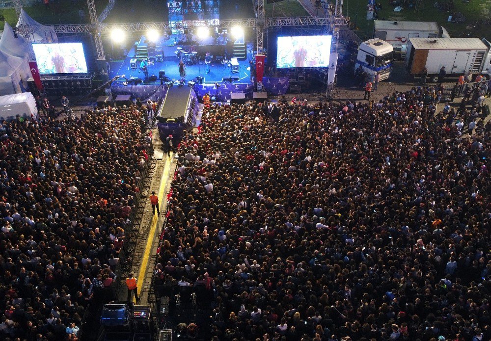 İzmir Gençlik Festivali’nde Bayram Sevinci Yaşadılar