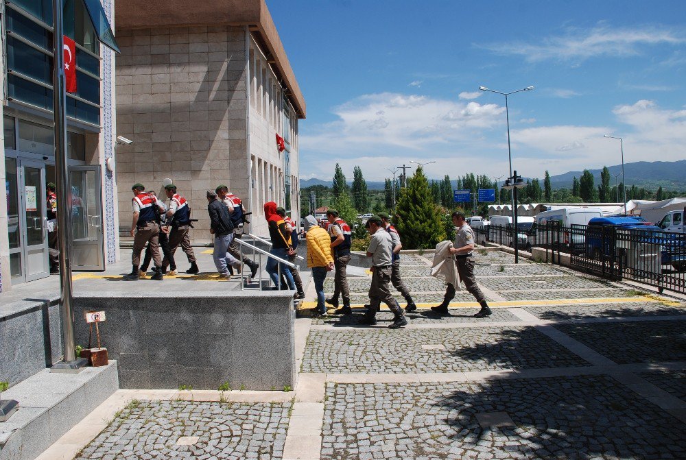 Gediz’de Kablo Hırsızlarına Suçüstü