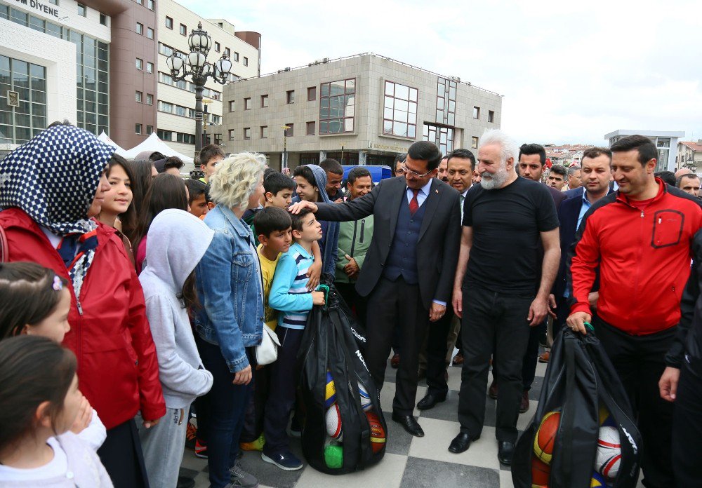 Keçiören 19 Mayıs’ı Heredot Cevdet İle Kutladı