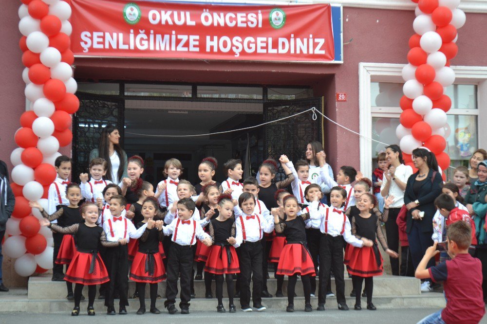 Anasınıfı Öğrencilerinin Dans Gösterileri Büyüklere Taş Çıkardı