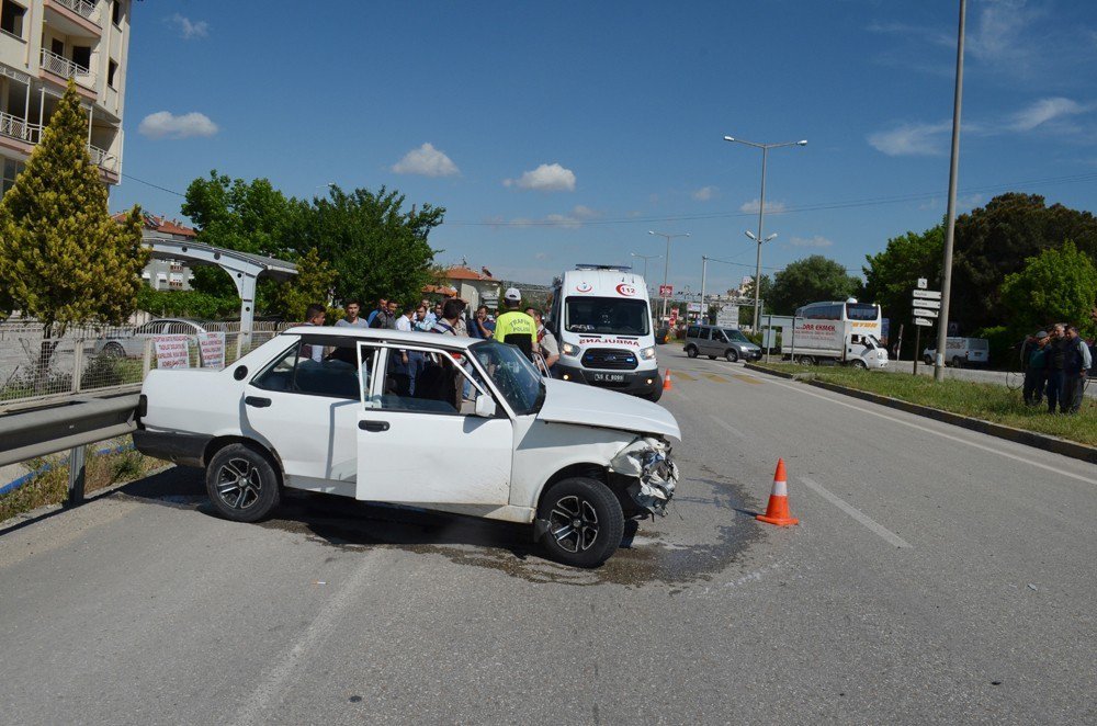 Direksiyon Hakimiyetini Kaybetti, Bariyerlere Çarparak Durabildi