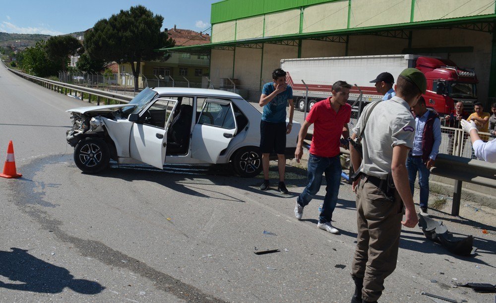 Direksiyon Hakimiyetini Kaybetti, Bariyerlere Çarparak Durabildi