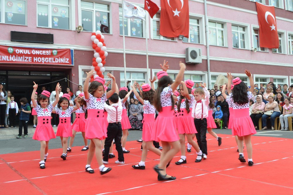 Anasınıfı Öğrencilerinin Dans Gösterileri Büyüklere Taş Çıkardı