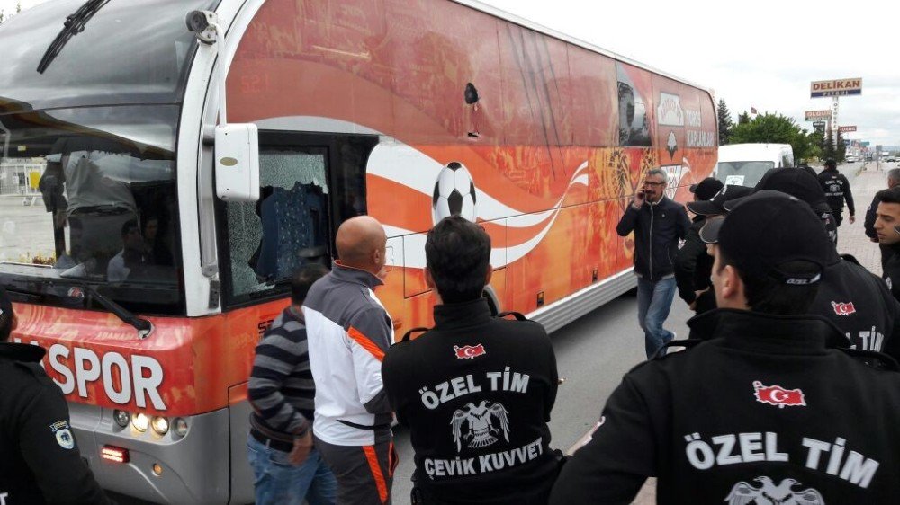 Adanaspor Taraftar Otobüsüne Saldırı